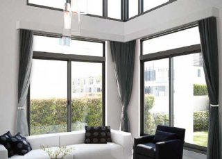 門窗都是采用鋁合金材質(zhì)的