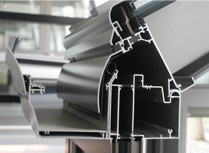 它具有比塑鋼型材的耐沖擊性強(qiáng)大的很多