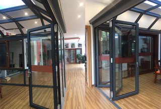 折疊門是一種比較通用的選擇