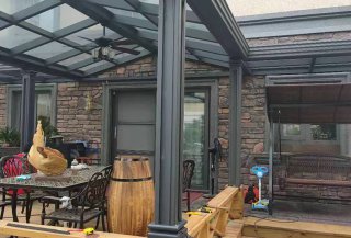 陽光房也稱為玻璃房,外文名:winter garden